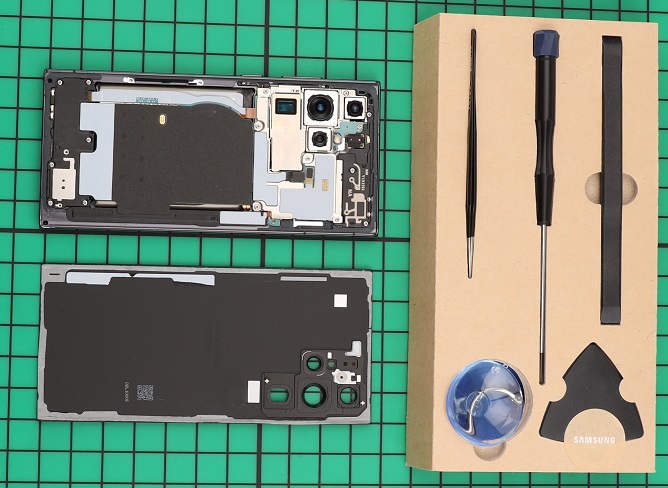 A repair kit (R) and disassembled Galaxy S22 Ultra smartphone is seen in this photo provided by Samsung Electronics Co.