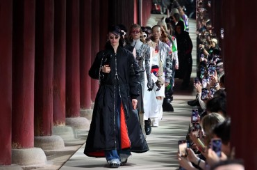 Celebrities Flock to Gucci Fashion Show at Gyeongbok Palace