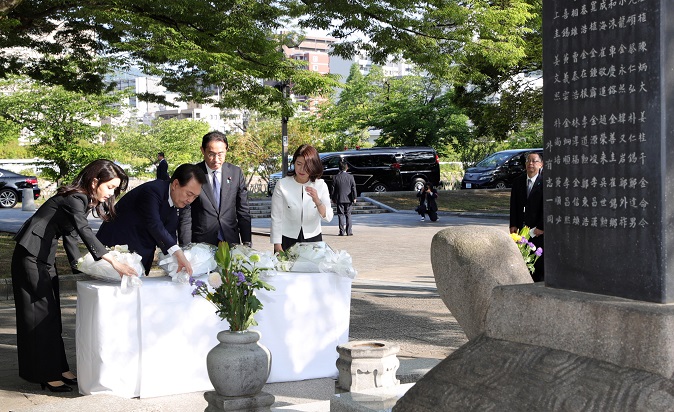 Yoon, Japan PM Pay Joint Tribute to Korean Atomic Bomb Victims
