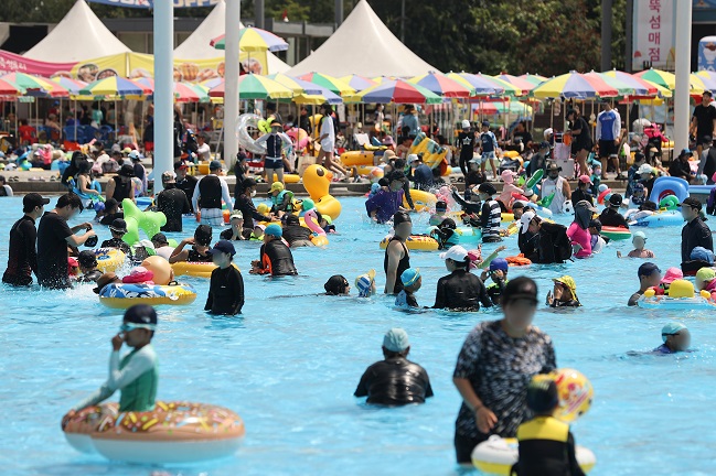 Seoul to Open Public Swimming Pools by Han River
