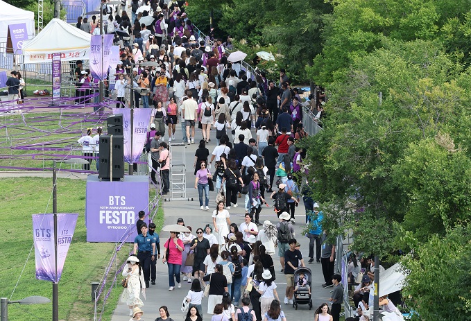 BTS' 10th] RM of BTS tunes in live with fans at Yeouido