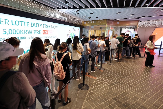 Number of Foreign Visitors to S. Korea Soars Nearly 5 Times On-year in May