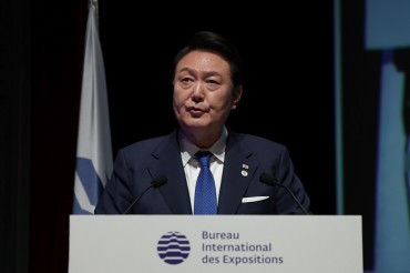 Yoon Promotes Expo Bid in France, Seeks Stronger Ties with Vietnam