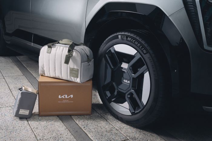 Kia and Starbucks Collaborate to Bring EV9-inspired Merchandise to Customers