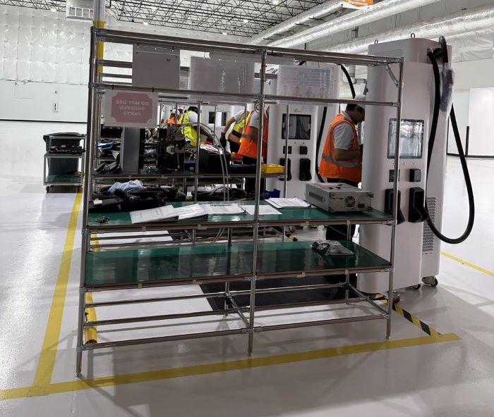 On May 5 (local time), skilled local workers at SK SIGNET's electric vehicle charger manufacturing plant (SSMT) in Plano, Texas, assembled a prototype of an ultra-fast charger. (Image courtesy of Yonhap)