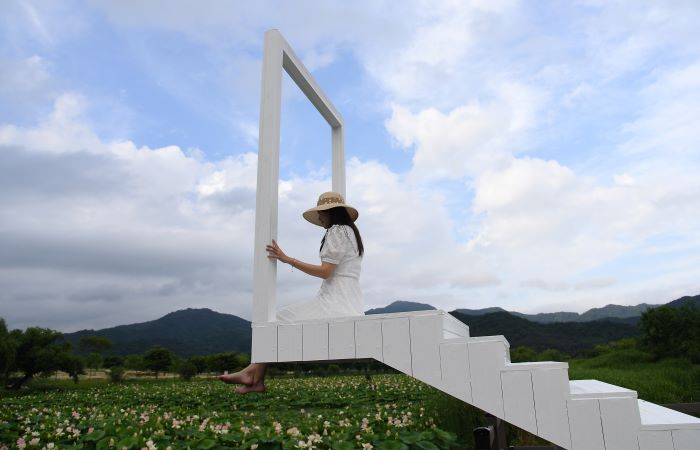 ‘Stairway to Heaven’ Elevates the Beauty of Geochang Changpowon