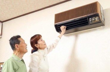 Elderly Couple Donates 45-year-old Air Conditioner to LG