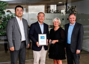Hyundai Motor Group Chief Visits Intel’s Ireland Campus