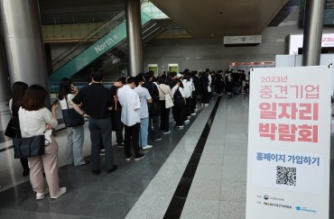 Fewer Young S. Koreans Preparing for Job Exams This Year: Data