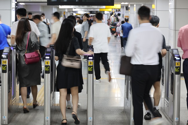 People Benefit from Extra Fee Waiver for Subway Reboarding: City Gov’t