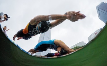 Athletes Race in Seokchon Lake, Run Up Lotte World Tower