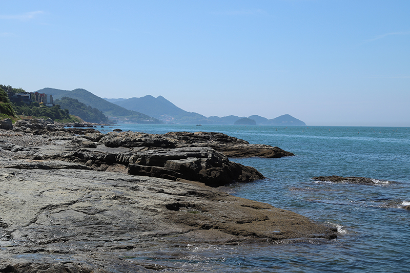 The Namhae Barae-gil runs along beaches, but rarely along pristine shores like the 13th trail. 