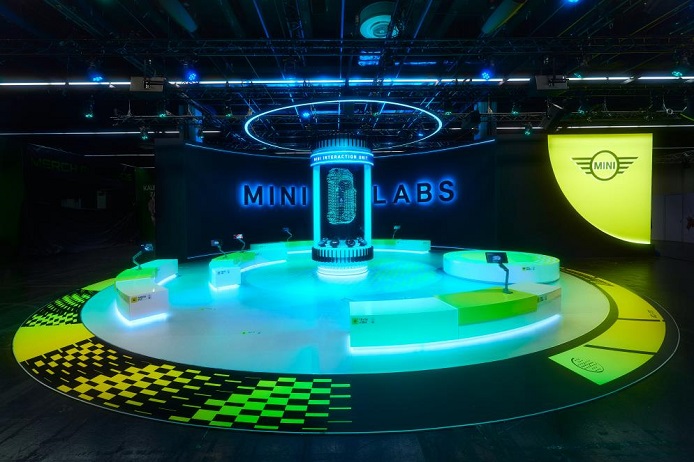 Samsung Display, MINI Showcase Automotive OLED at Gamescom 2023