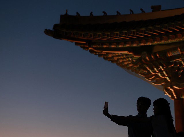 Gyeongbok Palace Opens for Nighttime Viewing
