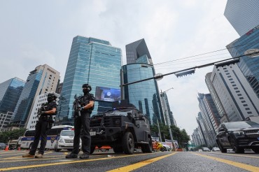 Police Fill Streets with Machine Guns and Armored Vehicles, Causing Complaints