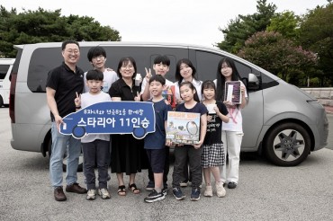 Hyundai Presents Staria Minivan to Employee with Eight Children