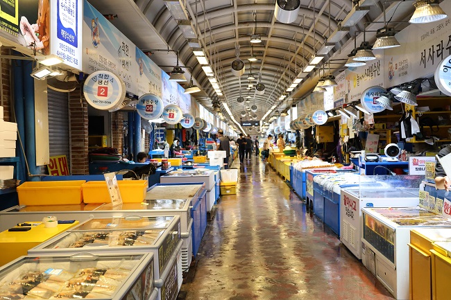 Fish Markets See Customer Exodus, Fishermen Fear for Livelihoods over Fukushima Water Release