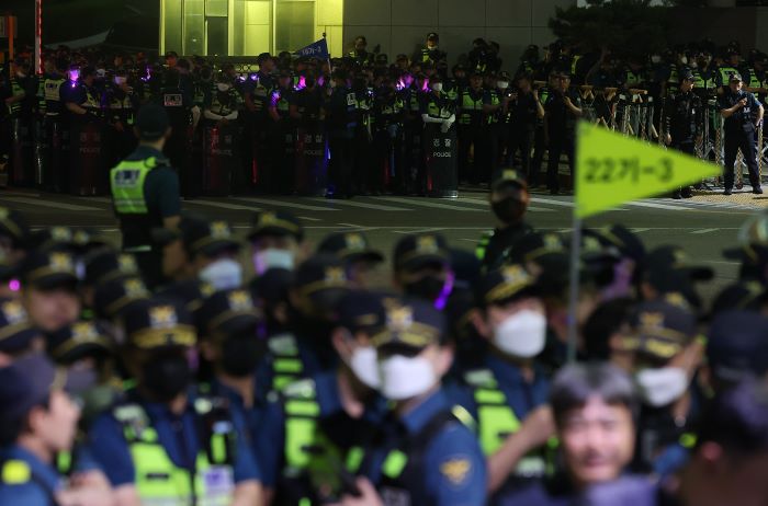 An undated file photo of a late-night demonstration in Seoul (Yonhap)