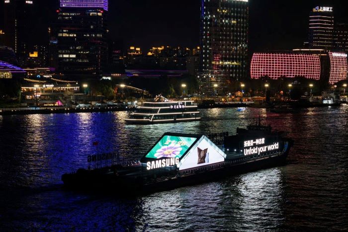 Dazzling LED Sculpture Ship Showcases Samsung's Latest Galaxy Innovations 34