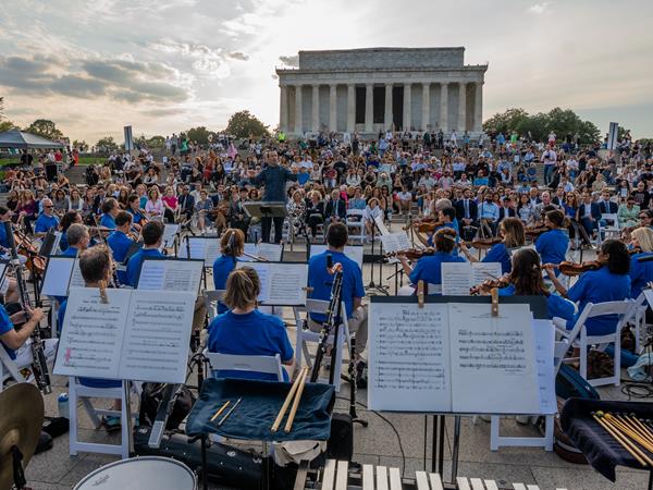 Alvise Casellati’s ‘Opera Italiana is in the Air’ on stage at Lincoln Memorial, Washington
