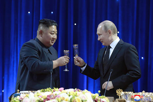 S. Korea’s Defense Ministry Sees ‘Possibility’ of Kim-Putin Summit in Russia