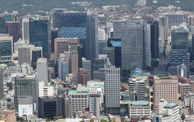 This file photo shows the buildings of South Korea’s major companies in Seoul. (Image courtesy of Yonhap News)