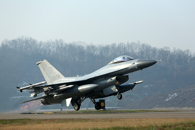This undated file photo, provided by the Air Force, shows its KF-16 fighter. (Image courtesy of Yonhap News)