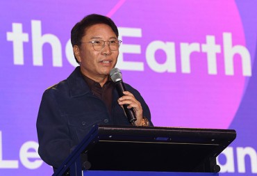 SM Founder Lee Soo-man to Join Tree-planting Project in LA
