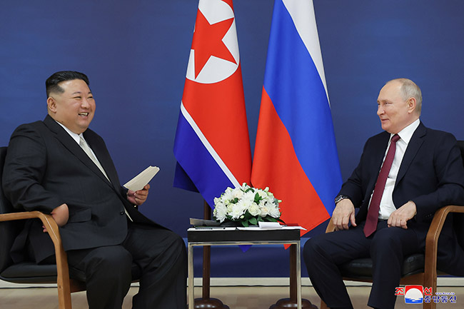 North Korean leader Kim Jong-un (L) holds talks with Russian President Vladimir Putin at the Vostochny Cosmodrome space launch center in the Russian Far East on Sept. 13, 2023, in this photo released by the North's official Korean Central News Agency the next day. (Image courtesy of Yonhap News)