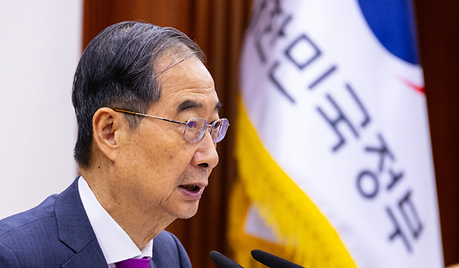 Prime Minister Han Duck-soo speaks during a government meeting with ministers at the government complex in Seoul on Sept. 21, 2023. (Image courtesy of Yonhap News)