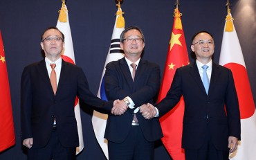 S. Korea, China, Japan Hold High-level Talks to Discuss Trilateral Summit