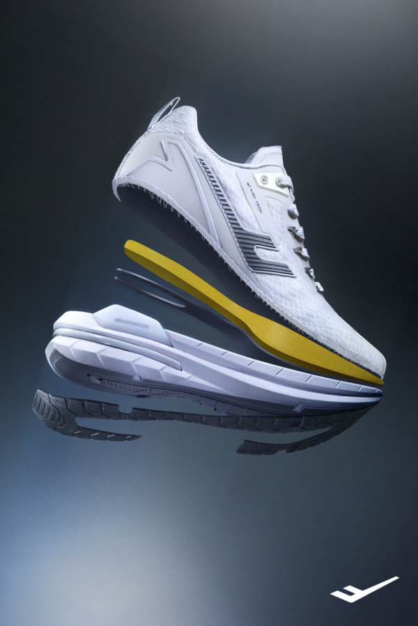 Pro-Specs also made waves when it partnered with Hankook Tire to launch the ENERJETxiON carbon running shoe. 