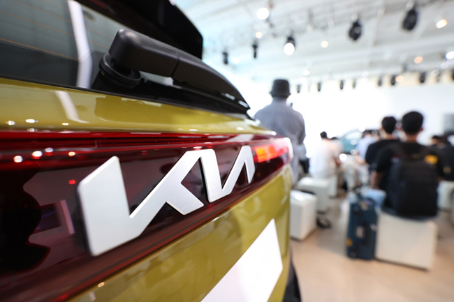 Recently, Hyundai Motor successfully completed five years of wage and collective bargaining discussions without any interruptions. But Kia is currently facing a tough battle in negotiations with its labor union. (Image courtesy of Yonhap News)