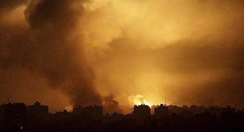 In this EPA photo, smoke rises following an Israeli air strike in the northern Gaza Strip on Oct. 11, 2023. (Image courtesy of Yonhap)