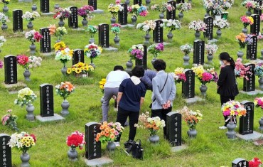 South Korea Transitions from Plastic to Fresh Flowers for Memorial Ceremonies