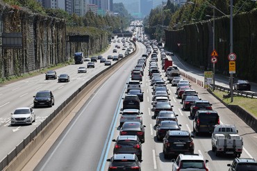 Traffic on Major Expressways Eases on Final Day of Holiday