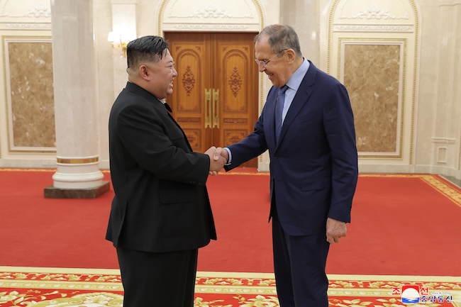 NK leader Vows to Build ‘Forward-looking’ Ties with Russia in Talks with FM