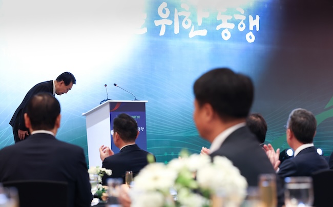 Yoon Renews Pledge to Be ‘Salesperson’ for S. Korea