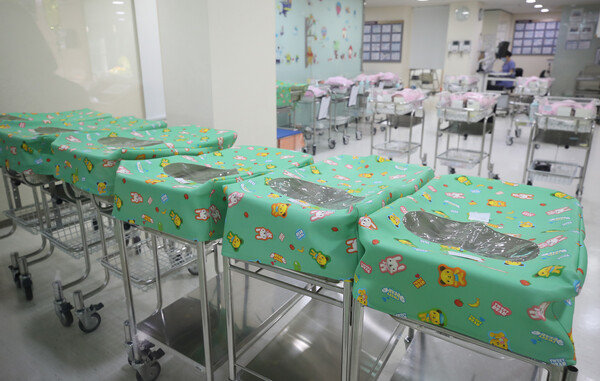 This file photo taken April 5, 2018, shows beds for infants at a general hospital in Seoul. (Image courtesy of Yonhap) 