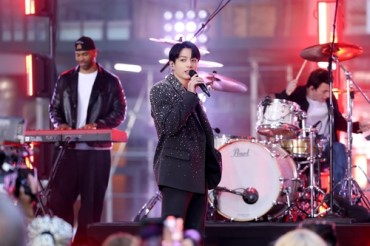 BTS’ Jungkook Performs Hit Songs on U.S. ‘Today’ Show