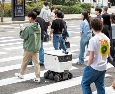 Delivery Robots Avoid Obstacles, Cross Busy Intersections to Deliver Food in the Heart of Gangnam
