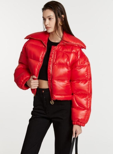 Short puffer jackets from ba&sh, Patou, and Jillstuart New York, promoted by LF, also do not highlight logos and instead use glossy materials or a variety of colors for differentiation. (Image courtesy of LF)