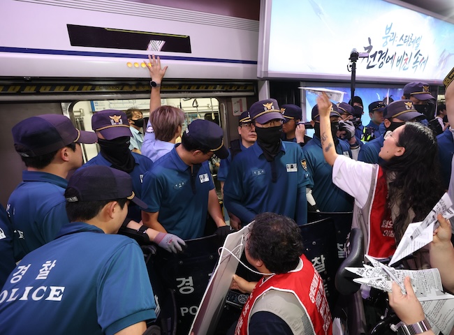 Seoul Metro to Ban All Subway Protests by Disability Advocacy Group