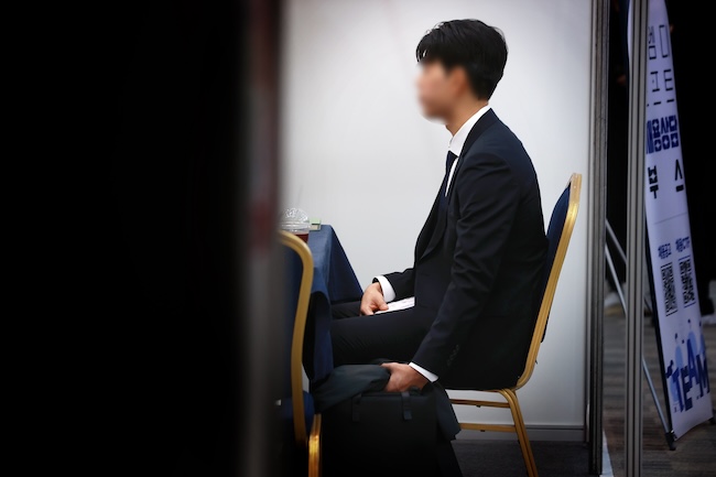 Candidates undergoing job interviews will have the option to contest or seek clarification if they perceive the outcome of an artificial intelligence (AI)-assisted interview process to be unreasonable. (Image courtesy of Yonhap)