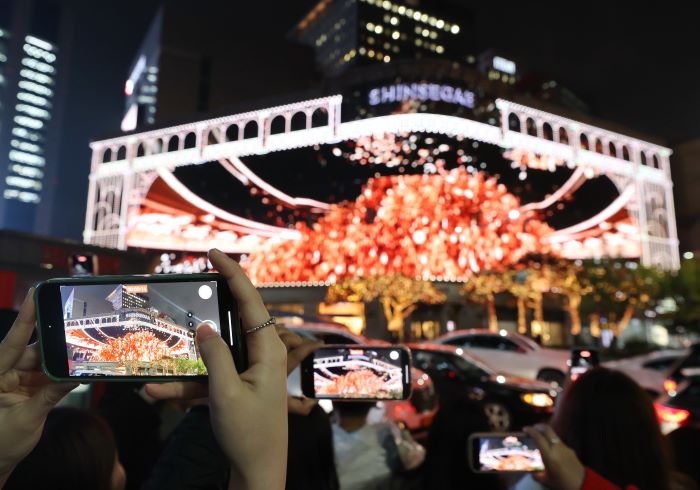 Shinsegae Unveils Dazzling Christmas Spectacle: A Symphony of Lights, Music, and Festive Magic