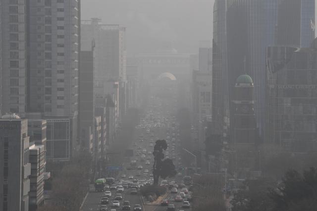 High Emission Cars to Be Restricted for Operation in Seoul to Cut Fine Dust