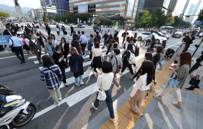 South Korea Surpasses Japan in Wage Trends Over Two Decades: Analysis