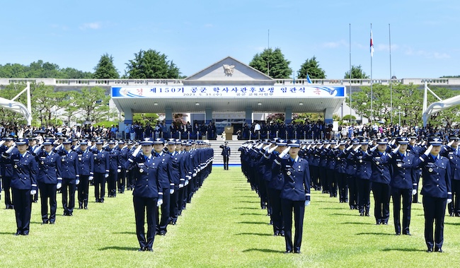 Newly commissioned Air Force officers salute during their commissioning ceremony at the Air Force Education & Training Command in Jinju, 280 kilometers southeast of Seoul, on May 31, 2023, in this file photo provided by the armed service. (Image courtesy of Yonhap)