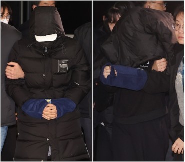 Arrest Warrant Sought for 2 Suspects over Vandalizing Seoul Palace Walls