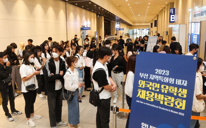 Small Firms Employ 80% of Foreign Workers in South Korea